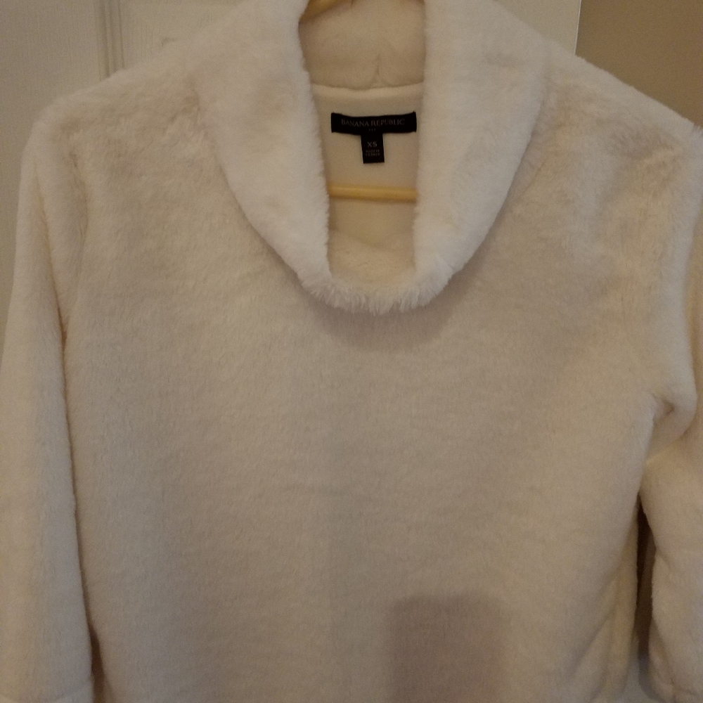 Banana Republic fulike top.